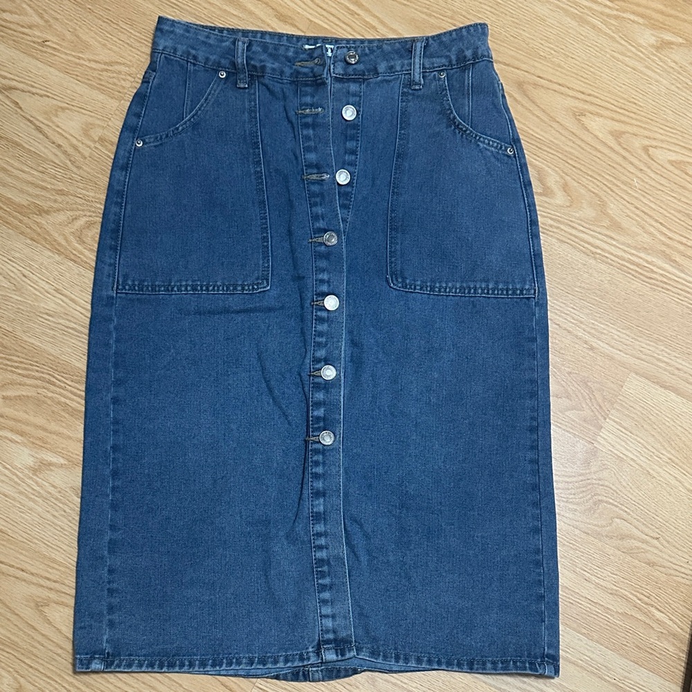 Stylish Denim Button-Front Skirt medium cute front pocket design